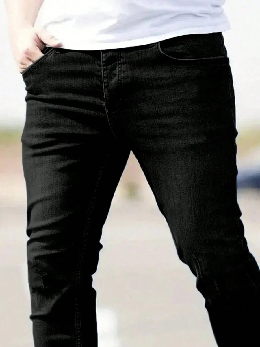 The best-selling black skinny jeans for men, with an American style design, are suitable for wearing all year round