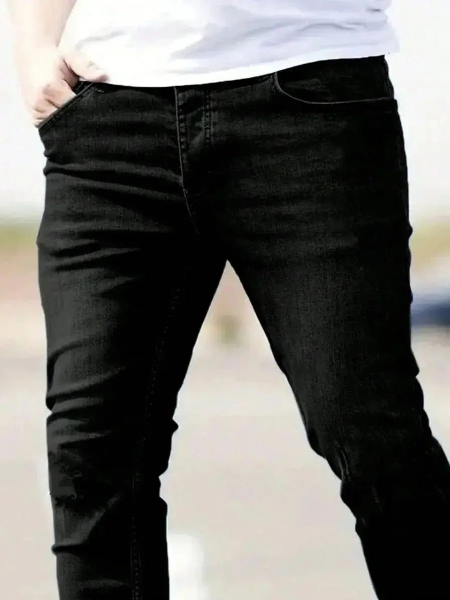 The best-selling black skinny jeans for men, with an American style design, are suitable for wearing all year round