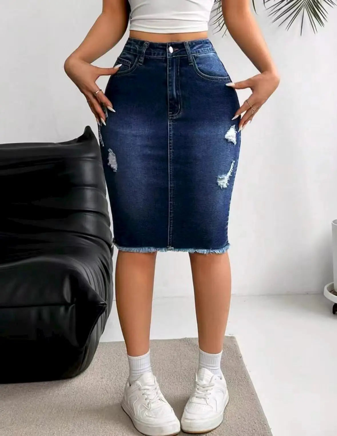Ladies High-Waist Stretchy Denim Skirt with Ripped Frayed Hem Knee-Length One-Step Skirt for Women