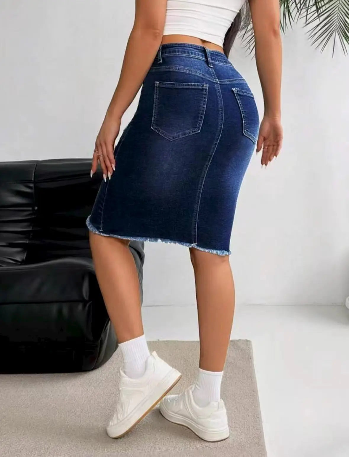 Ladies High-Waist Stretchy Denim Skirt with Ripped Frayed Hem Knee-Length One-Step Skirt for Women