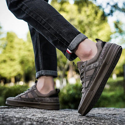 New Arrived Men Board Shoes All Season Anti Slip Wear-resistant Outdoor Off-road Hiking Shoes Luxury Classic Retro Men Sneakers
